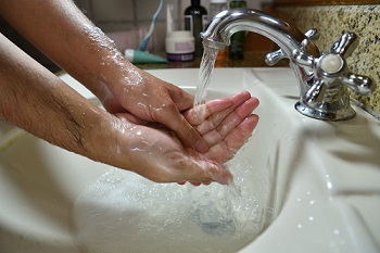 El lavado de manos es clave para la prevención del covid, sin embargo para un tercio de la población mundial no tiene acceso a agua segura.
